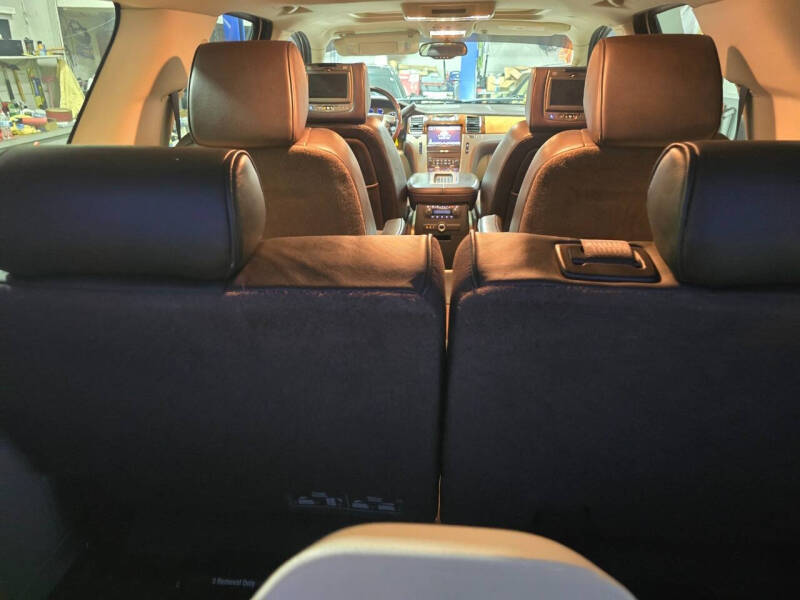 2013 Cadillac Escalade Platinum Edition