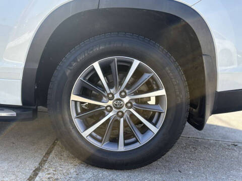 2017 Toyota Highlander SE