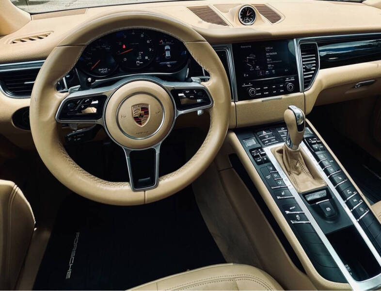 2017 Porsche Macan