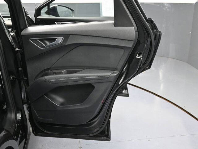 2024 Audi Q4 e-tron quattro Premium 50