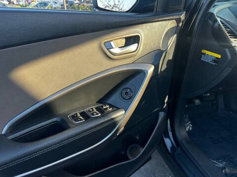 2017 Hyundai Santa Fe SE