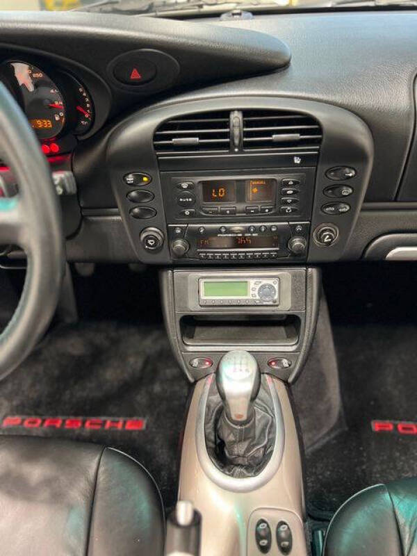 2002 Porsche 911 Carrera 4