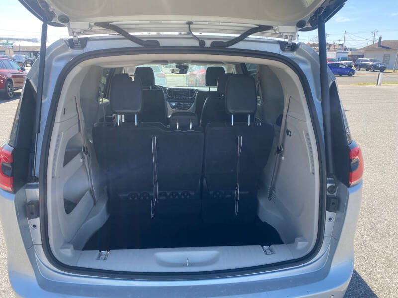 2023 Chrysler Pacifica Touring L