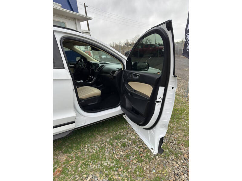 2022 Ford Edge SE