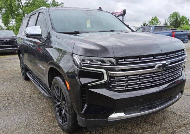 Used 2023 Chevrolet Suburban Premier with VIN 1GNSKFKDXPR400327 for sale in Bloomington, IL