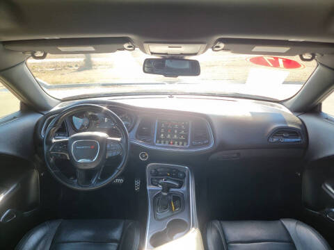 2017 Dodge Challenger SXT Plus