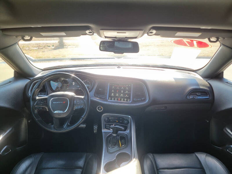 2017 Dodge Challenger SXT Plus