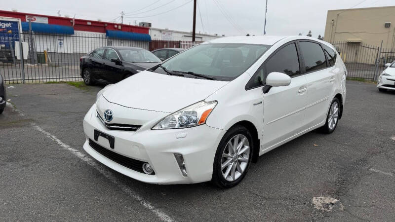 2012 Toyota Prius v Five