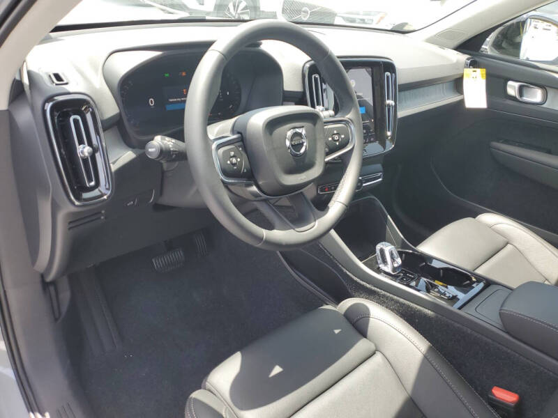 2026 Volvo XC40 B5 Plus