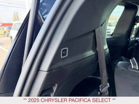 2025 Chrysler Pacifica Select