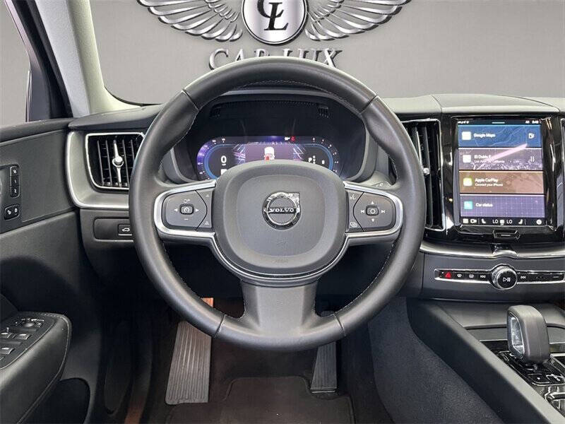 2024 Volvo XC60 B5 Core Dark Theme