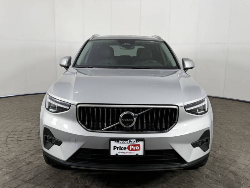 2025 Volvo XC40 B5 Plus Bright Theme