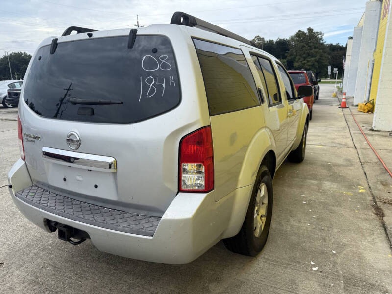 2008 Nissan Pathfinder SE
