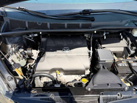 2013 Toyota Sienna SE 8-Passenger