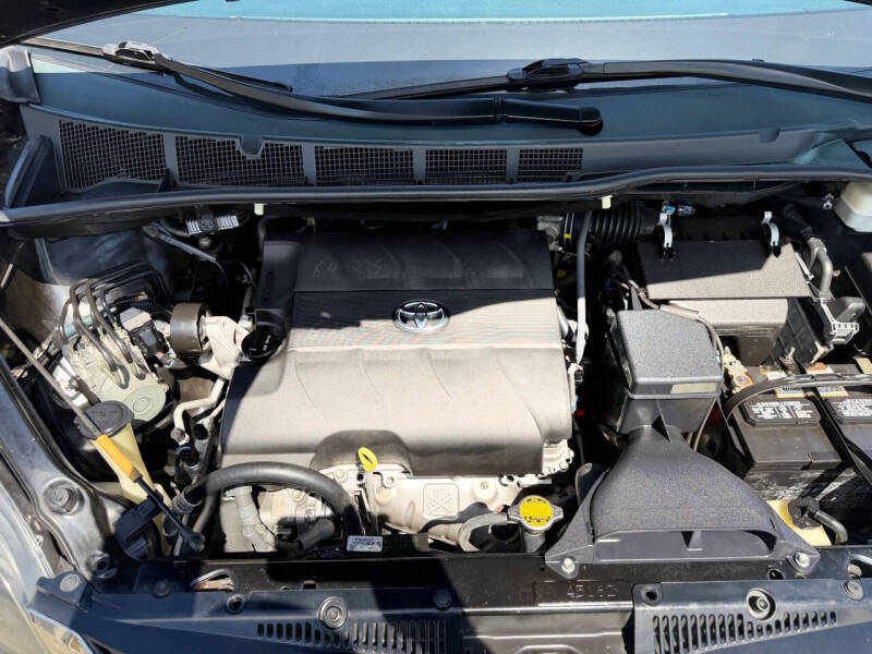 2013 Toyota Sienna SE 8-Passenger