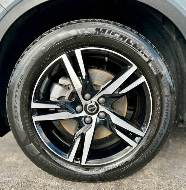 2023 Volvo XC40 B5 Core