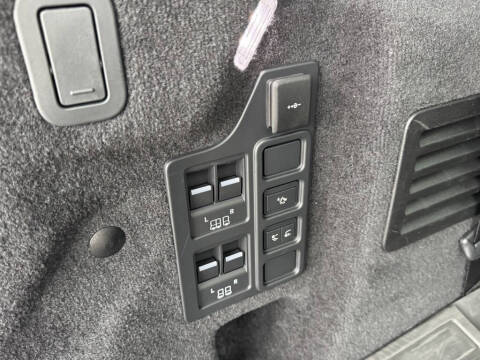 2023 Land Rover Discovery P300 S R-Dynamic