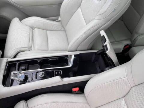 2023 Volvo XC90 Recharge T8 Ultimate Bright Theme 7P