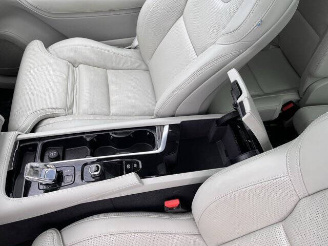 2023 Volvo XC90 Recharge T8 Ultimate Bright Theme 7P