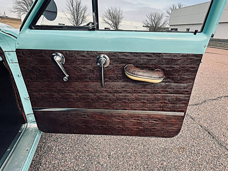 1952 Kaiser TRAVLER