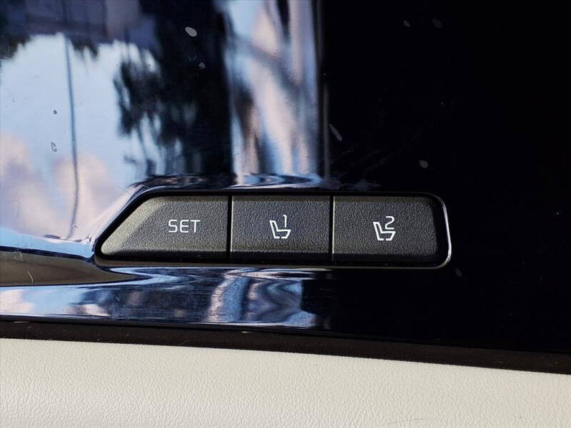 2023 Kia Carnival SX