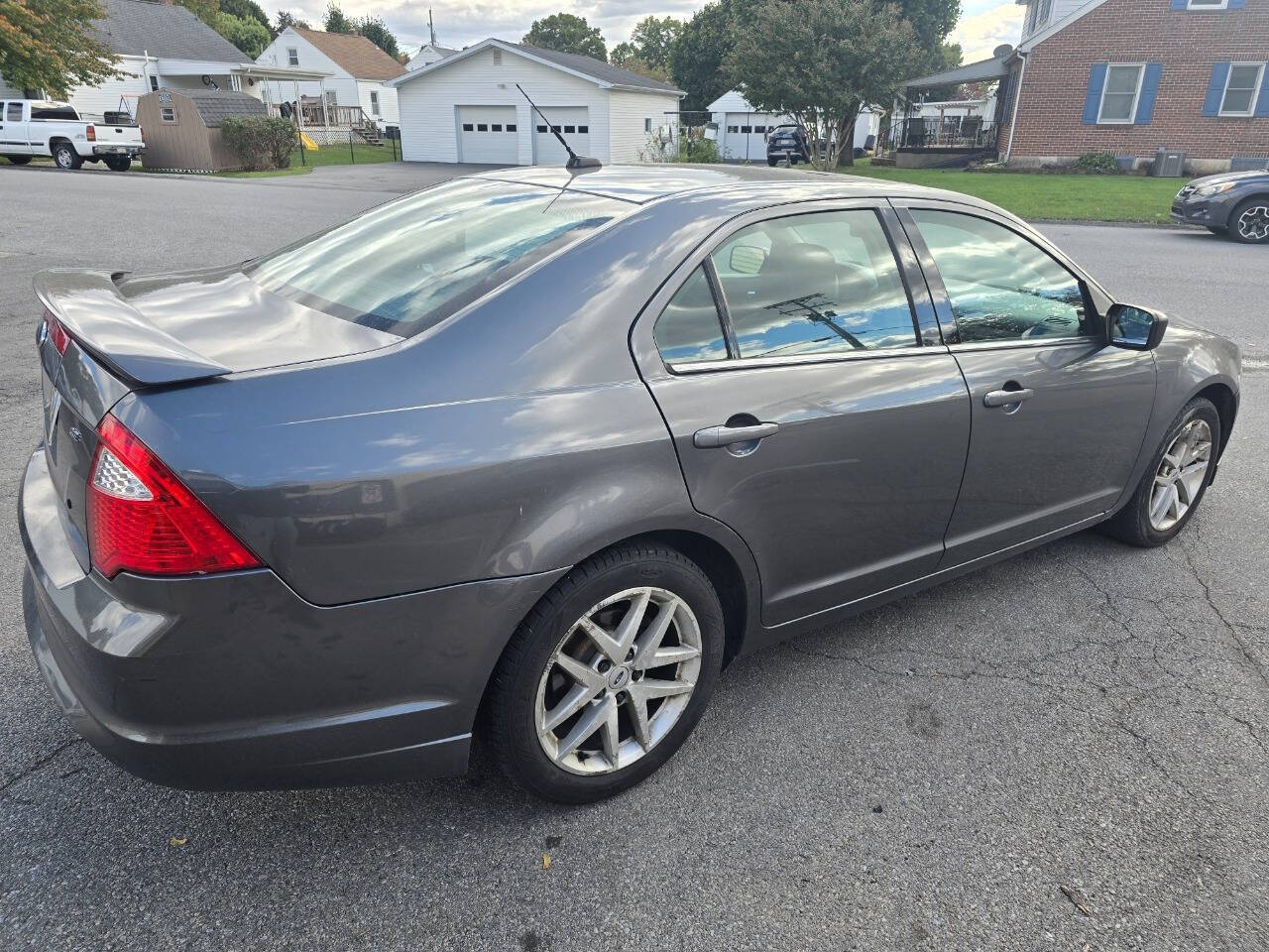 2010 Ford Fusion for sale at QUEENSGATE AUTO SALES in York, PA