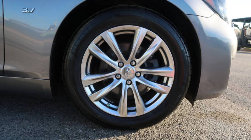 2017 Infiniti Q70 3.7