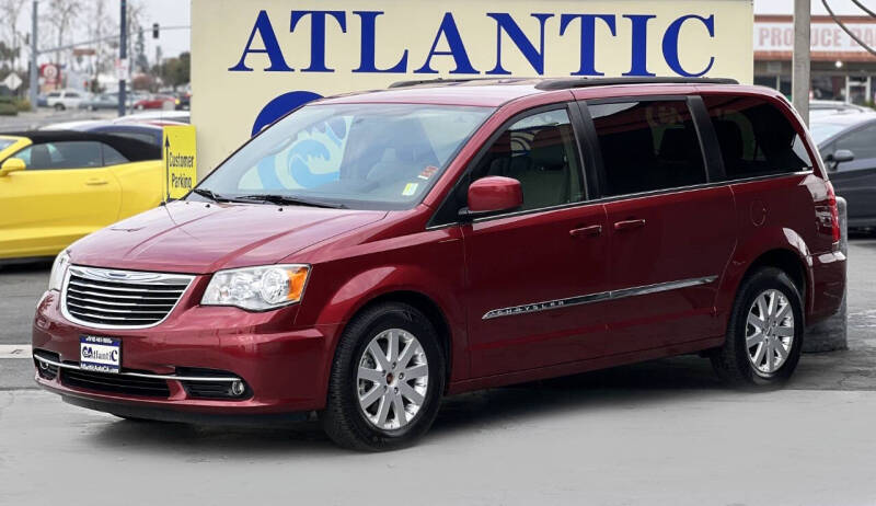 Chrysler Town & Country's photo