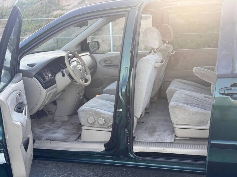 2003 Mazda MPV
