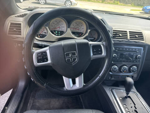 2011 Dodge Challenger SE