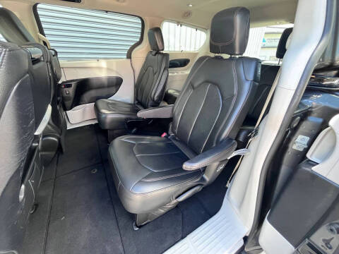 2017 Chrysler Pacifica Touring-L Plus
