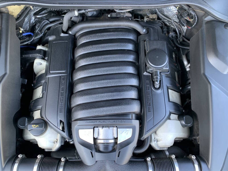 2014 Porsche Cayenne GTS