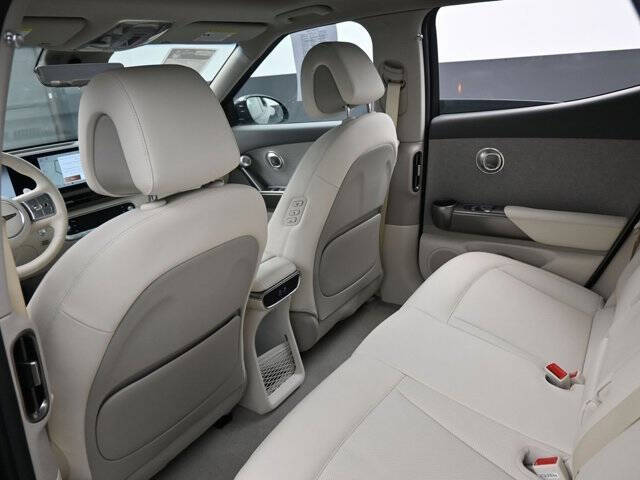 2025 Genesis GV60 Standard