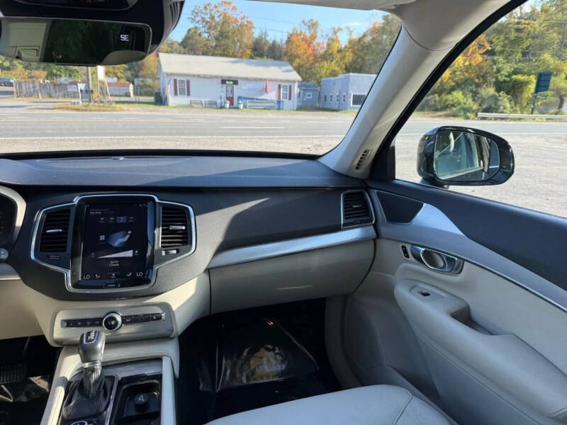 2017 Volvo XC90 T6 Momentum