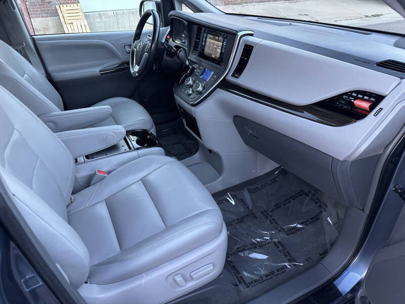 2016 Toyota Sienna XLE Premium 7-Passenger