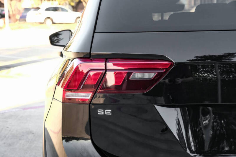 2022 Volkswagen Tiguan SE R-Line Black