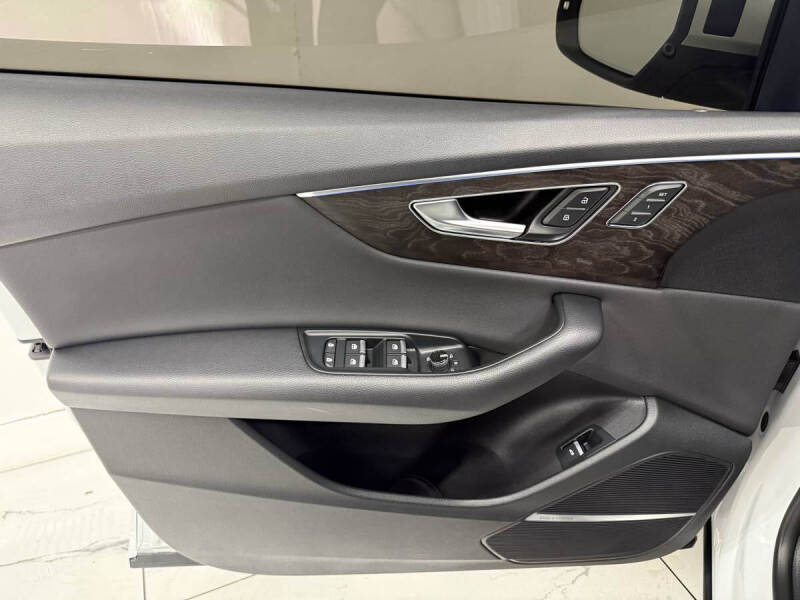 2019 Audi Q8 quattro Premium Plus 55 TFSI