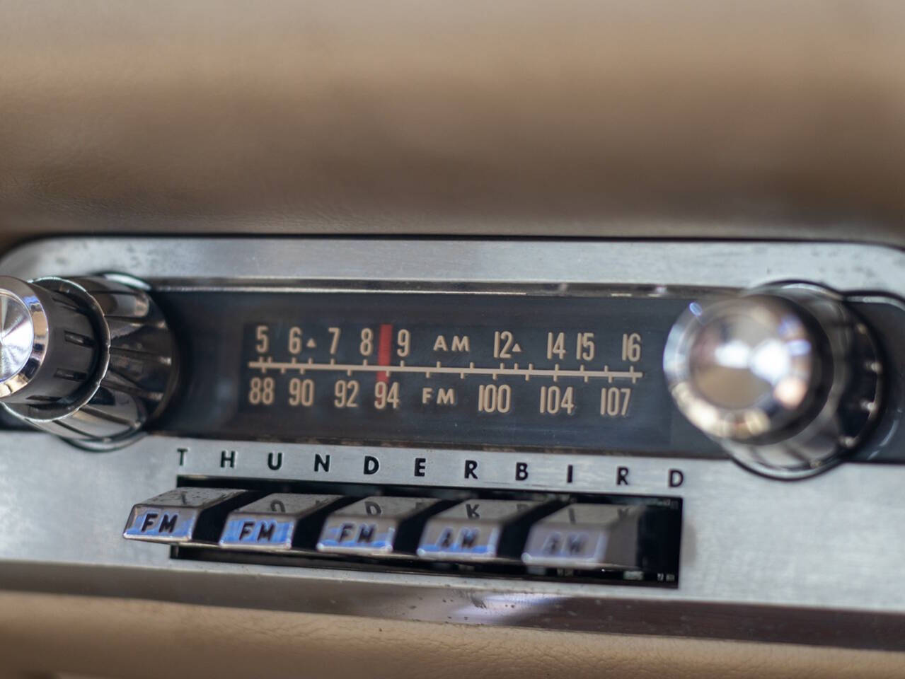 1963 Ford Thunderbird 26