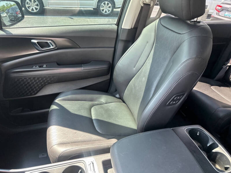 2025 Kia Carnival SX