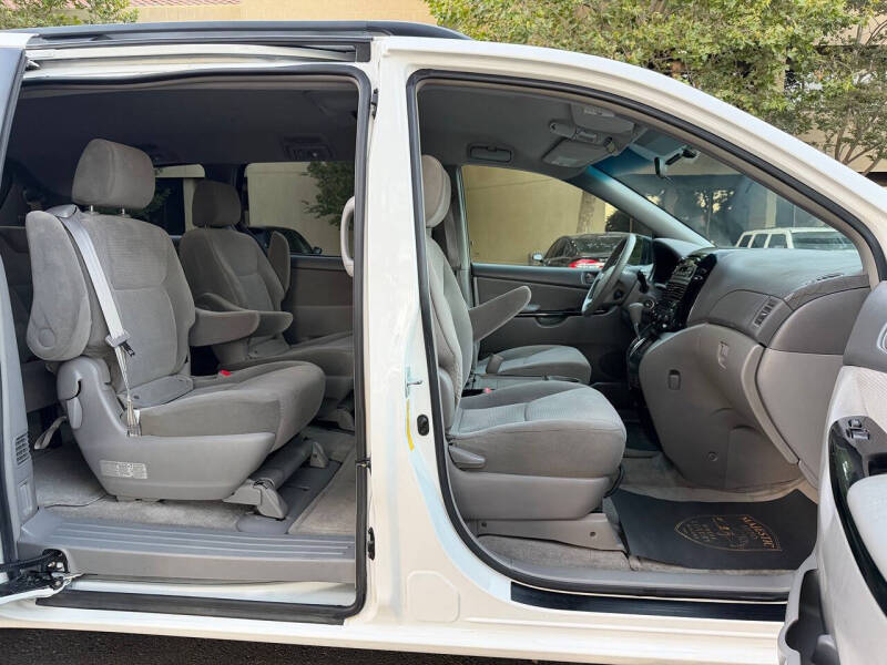 2005 Toyota Sienna LE 7 Passenger