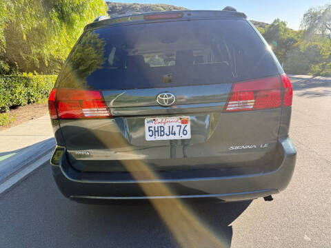 2004 Toyota Sienna LE 8 Passenger