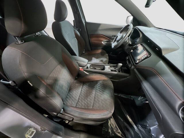 2022 Nissan Kicks SR