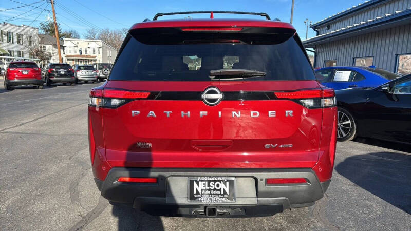 2022 Nissan Pathfinder SV