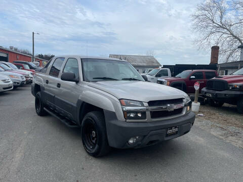 2005 Chevrolet Avalanche for sale at Virginia Auto Mall in Woodford VA