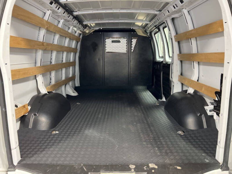 2023 GMC Savana 2500