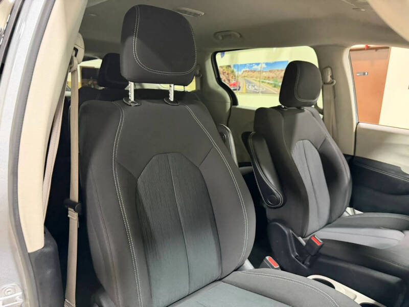 2021 Chrysler Voyager L