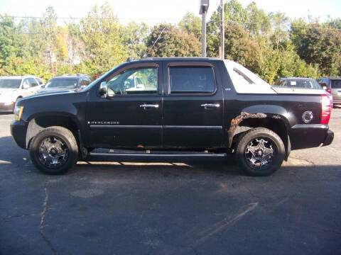 2009 Chevrolet Avalanche for sale at C and L Auto Sales Inc. in Decatur IL