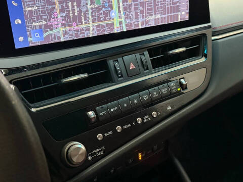 2023 Lexus ES 350 F SPORT Handling