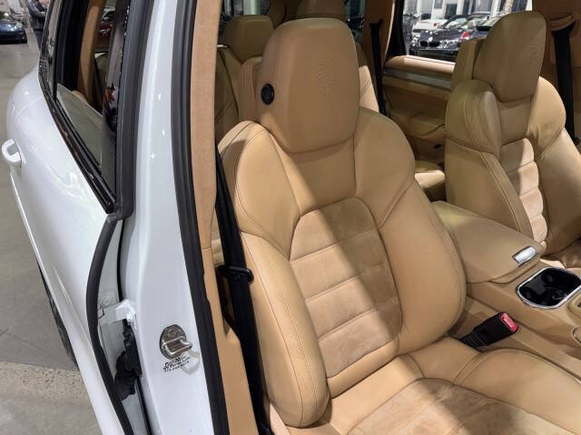 2013 Porsche Cayenne GTS