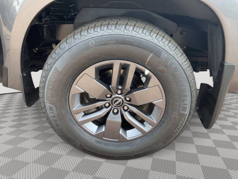 2025 Nissan Frontier SV